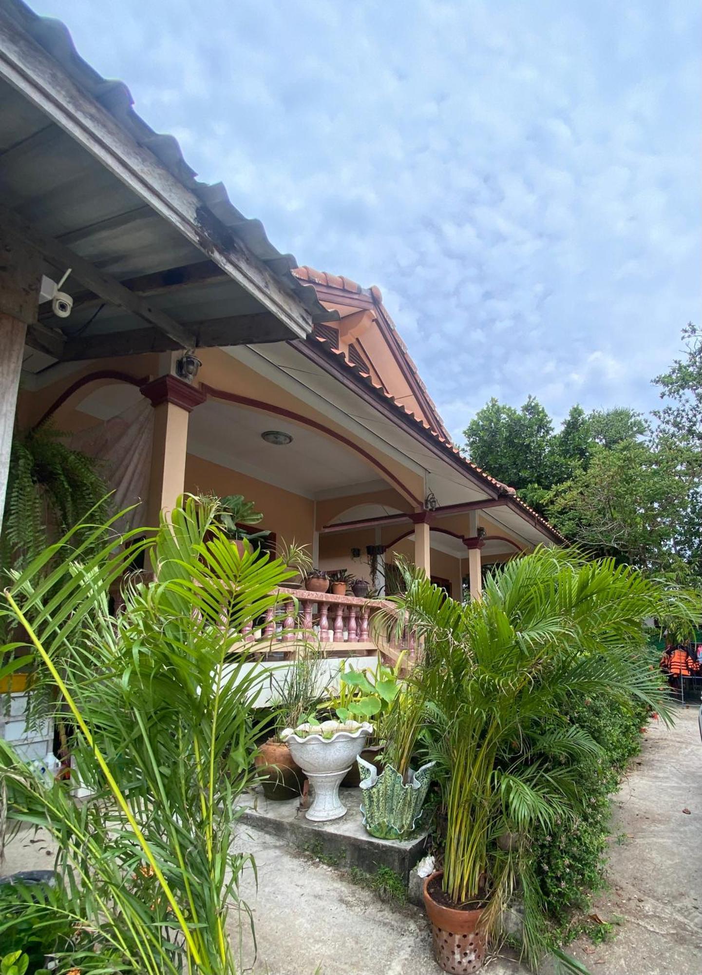 Beachfront South Of Vakantiehuis Phuket