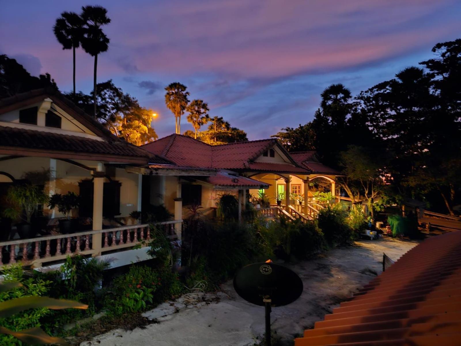 Beachfront South Of Vakantiehuis Phuket